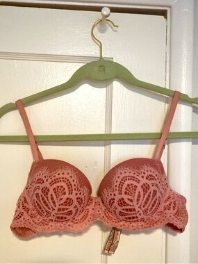 Victoria's Secret Coral Lace Push-Up Bra